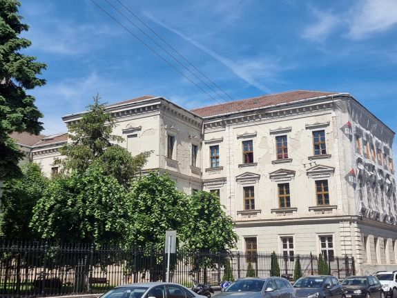 Finanszírozási mentőakcióban Nagyvárad – újabb támogatásra pályáznak az egykori premontrei gimnázium épületének felújításához